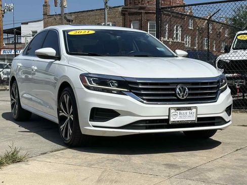 Used 2021 Volkswagen Passat 2.0T SE FWD image 3