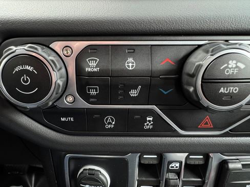 Used 2024 Jeep Wrangler Unlimited Rubicon AWD/4WD image 39