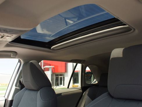 Used 2019 Toyota RAV4 XLE image 6