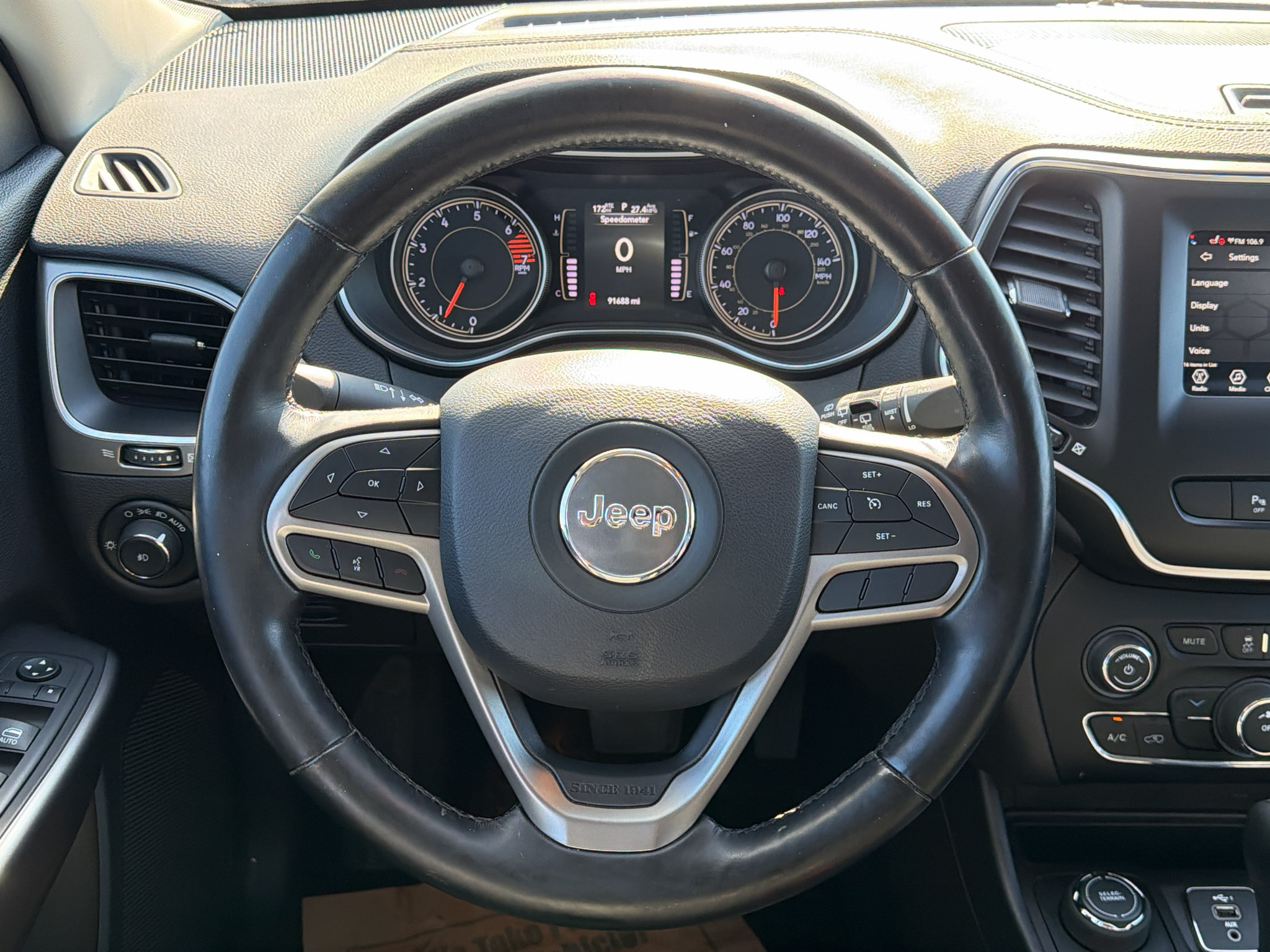 Used 2020 Jeep Cherokee Latitude Plus w/ Cold Weather Group AWD/4WD image 27