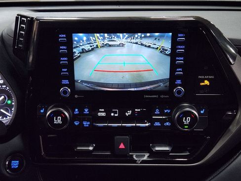 Used 2022 Toyota Highlander XLE image 39