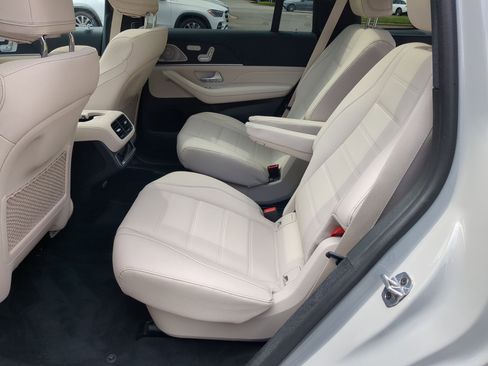 Used 2025 Mercedes-Benz GLS 580 4MATIC image 31