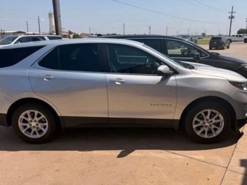 Used 2021 Chevrolet Equinox LT AWD/4WD image 2