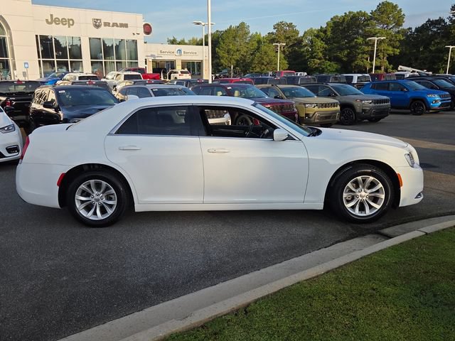 Used 2023 Chrysler 300 Touring RWD image 12