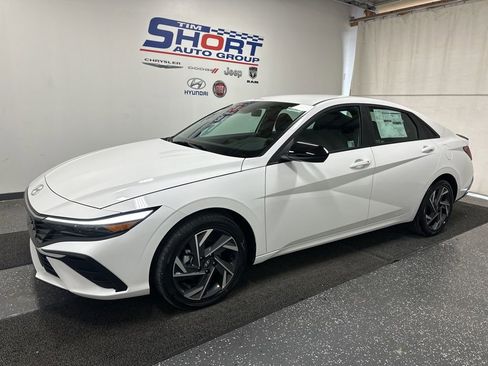 New 2025 Hyundai Elantra SEL image 1
