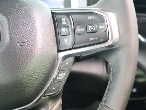 Used 2026 RAM 2500 Laramie AWD/4WD image 38