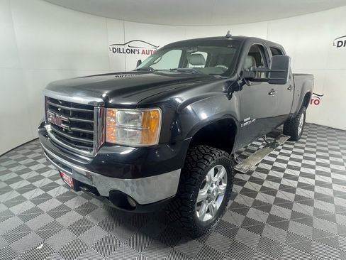 Used 2009 GMC Sierra 2500 SLT w/ SLT Convenience Package image 2