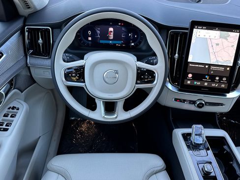 New 2025 Volvo XC90 B6 Ultra image 12