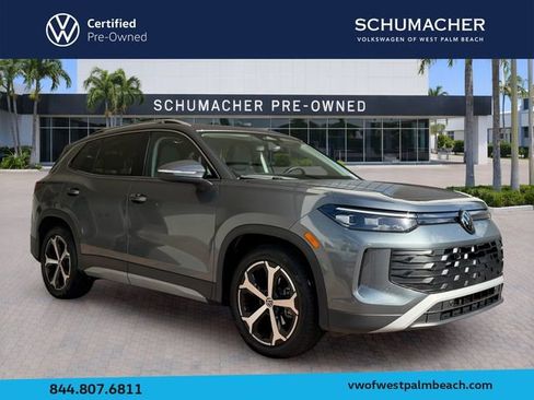 Certified 2026 Volkswagen Tiguan SE FWD image 1
