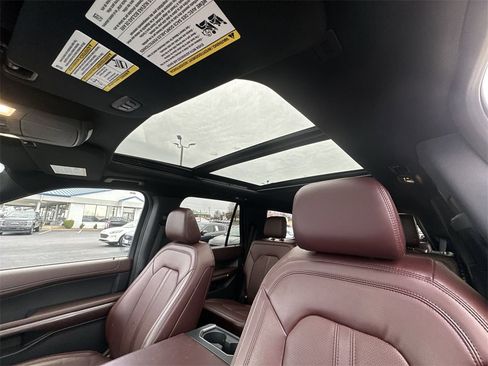 Used 2023 Ford Expedition Limited image 22