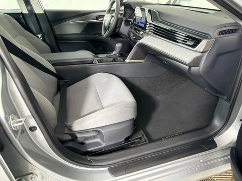 Used 2026 Toyota Camry LE FWD image 13