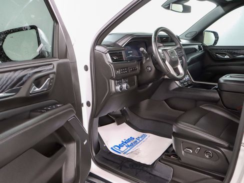 Used 2023 GMC Yukon Denali AWD/4WD image 3