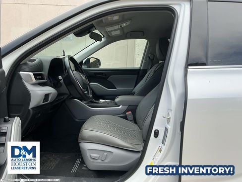 Used 2022 Toyota Highlander LE FWD image 8