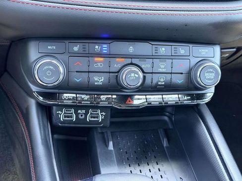 Used 2025 Dodge Durango GT AWD/4WD image 22