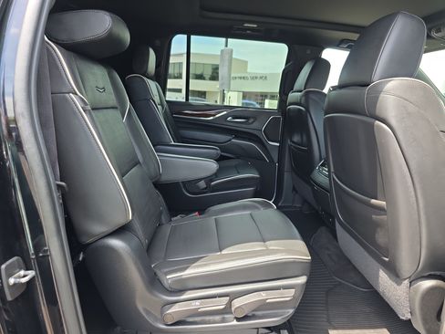 Used 2022 Cadillac Escalade ESV Premium Luxury AWD/4WD image 15