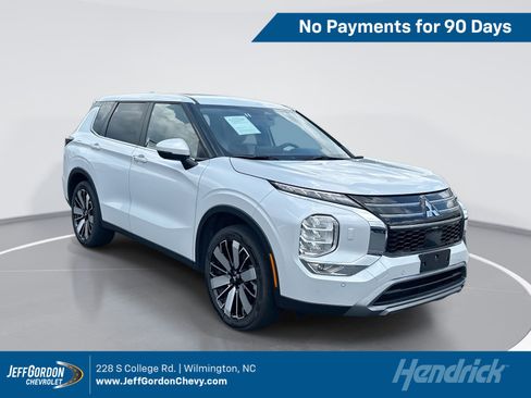 Used 2025 Mitsubishi Outlander AWD image 1