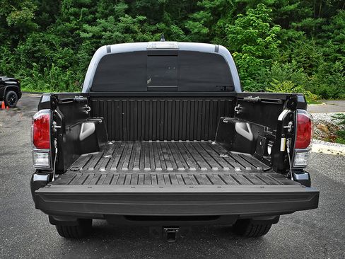 Used 2023 Toyota Tacoma TRD Sport w/ Technology Package AWD/4WD image 8