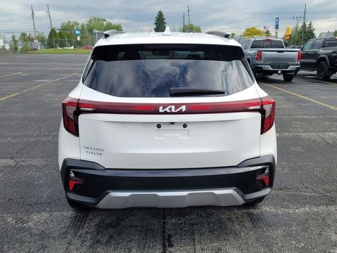 Used 2025 Kia Seltos EX w/ EX Sunroof Package FWD image 5
