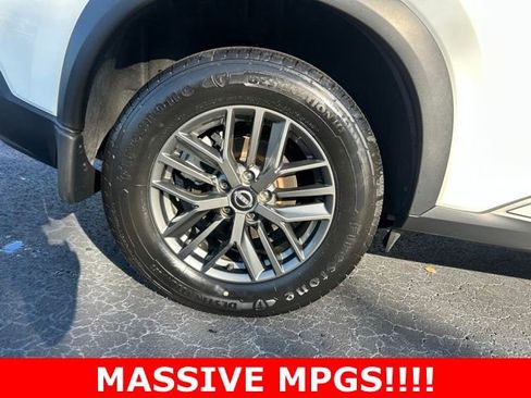 Used 2023 Nissan Rogue S AWD/4WD image 7
