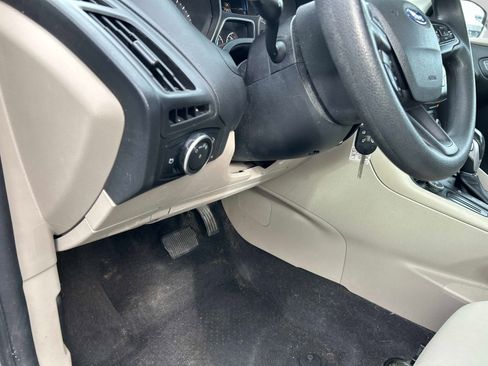 Used 2015 Ford Focus SE image 19