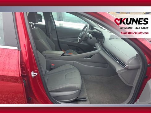 Used 2025 Hyundai Elantra SEL image 26
