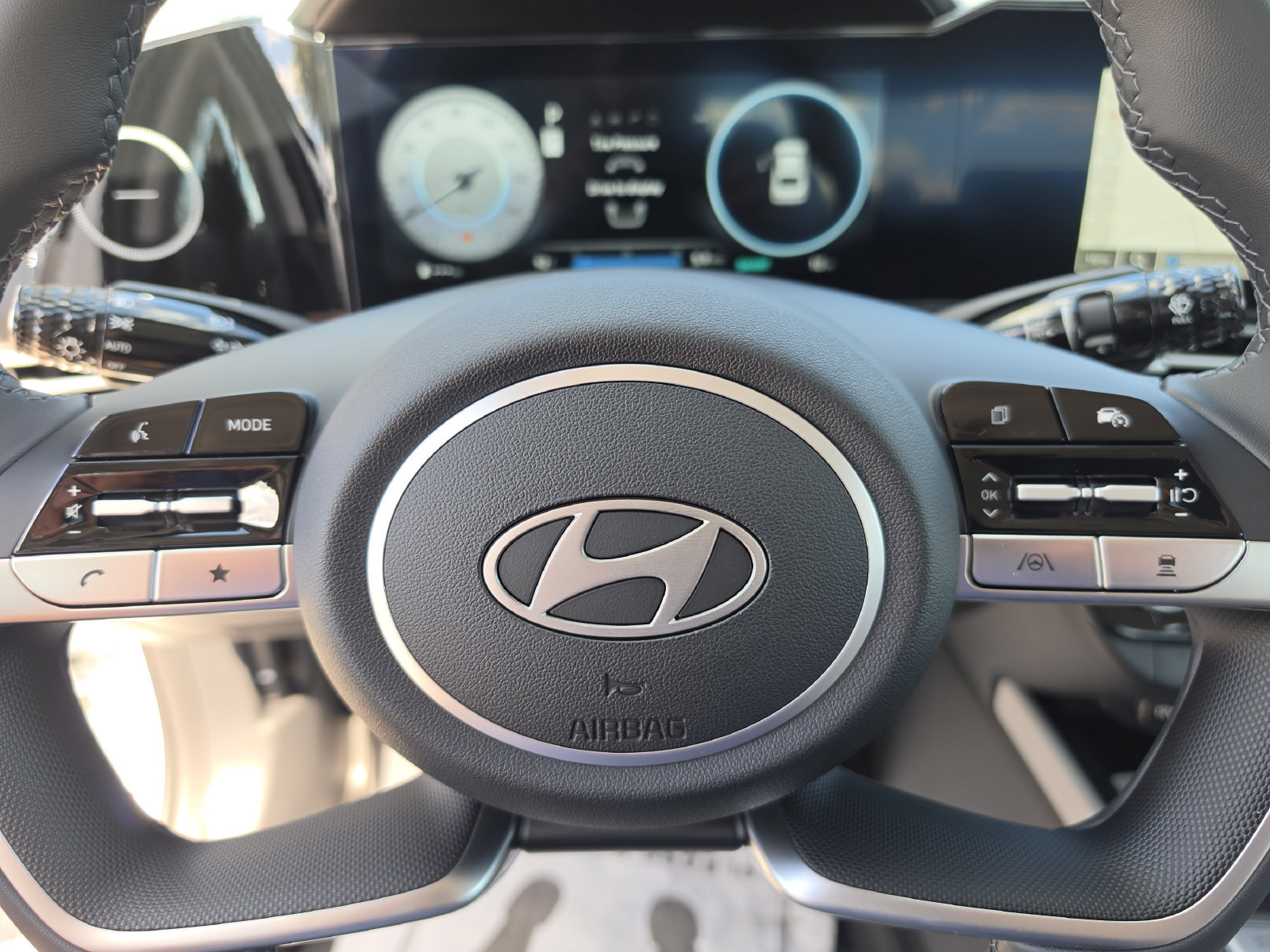 New 2026 Hyundai Elantra Limited FWD image 33