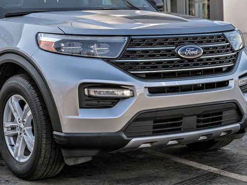 Used 2023 Ford Explorer XLT w/ Equipment Group 202A image 11