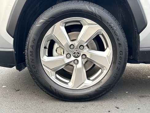 Used 2021 Toyota RAV4 XLE Premium image 7