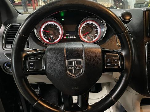 Used 2019 Dodge Grand Caravan SXT FWD image 9