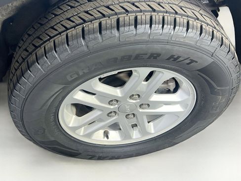 Used 2023 Jeep Grand Cherokee Laredo w/ Luxury Tech Group I AWD/4WD image 29