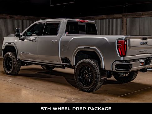 Used 2024 GMC Sierra 3500 Denali Ultimate AWD/4WD image 7