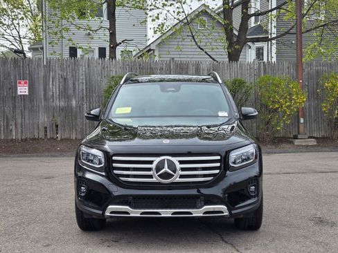 Used 2025 Mercedes-Benz GLB 250 4MATIC image 9