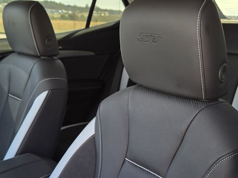 New 2025 Buick Envision Sport Touring image 13