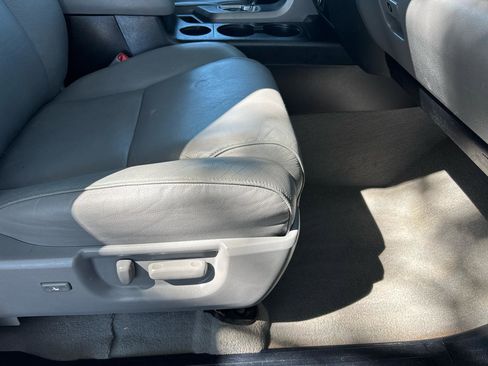 Used 2010 Toyota Tundra Limited AWD/4WD image 21