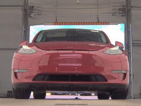 Used 2023 Tesla Model Y Performance AWD/4WD image 4