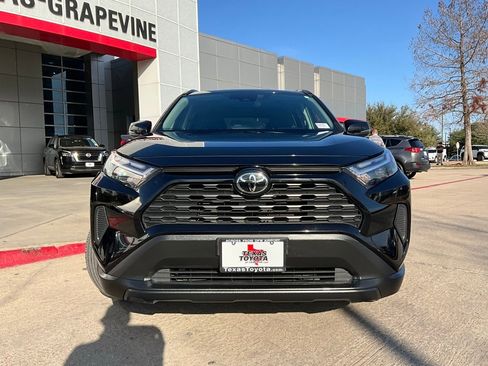 Used 2025 Toyota RAV4 XLE image 4