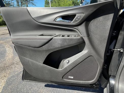 Used 2024 Chevrolet Equinox RS w/ RS Leather Package FWD image 11
