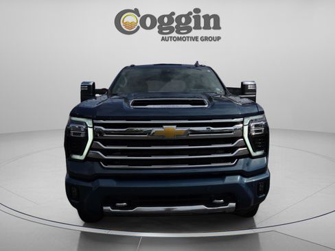 Used 2026 Chevrolet Silverado 2500 High Country w/ High Country Premium Package AWD/4WD image 8