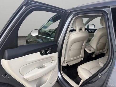 Used 2018 Volvo XC60 T5 Momentum w/ Vision Package AWD/4WD image 14