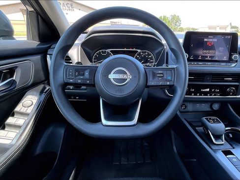 Used 2024 Nissan Rogue SV AWD/4WD image 5