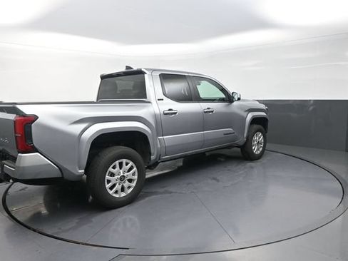 Used 2025 Toyota Tacoma SR5 AWD/4WD image 16