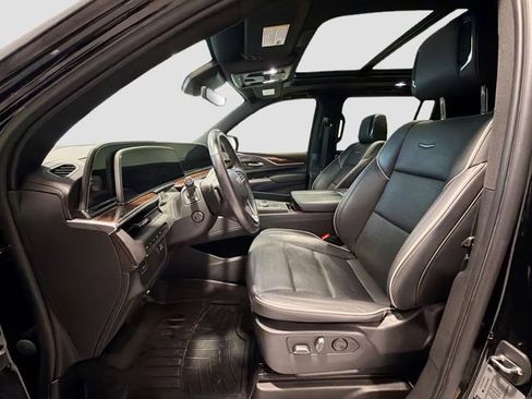 Used 2023 Cadillac Escalade ESV Premium Luxury image 19