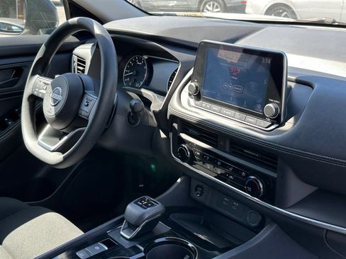 Used 2024 Nissan Rogue S FWD image 13