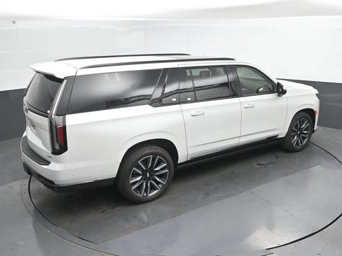 Used 2024 Cadillac Escalade ESV Sport Platinum AWD/4WD image 32