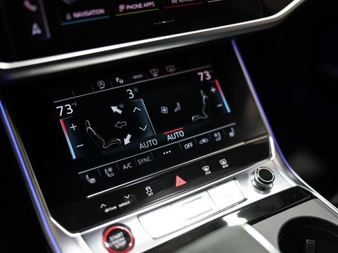 Used 2025 Audi RS 6 performance w/ Blue RS Design Package Plus image 21