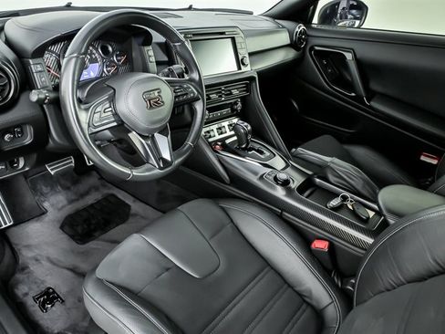 Used 2020 Nissan GT-R Premium AWD/4WD image 21