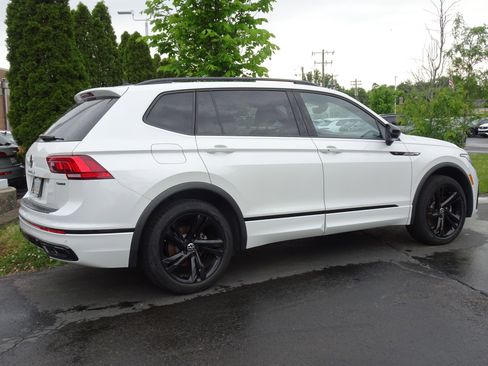 Used 2023 Volkswagen Tiguan SE R-Line AWD/4WD image 5