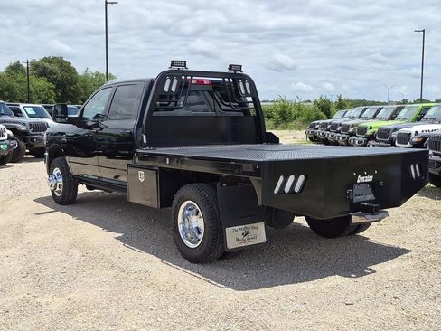 Used 2024 RAM 3500 Tradesman w/ Chrome Appearance Group AWD/4WD image 5