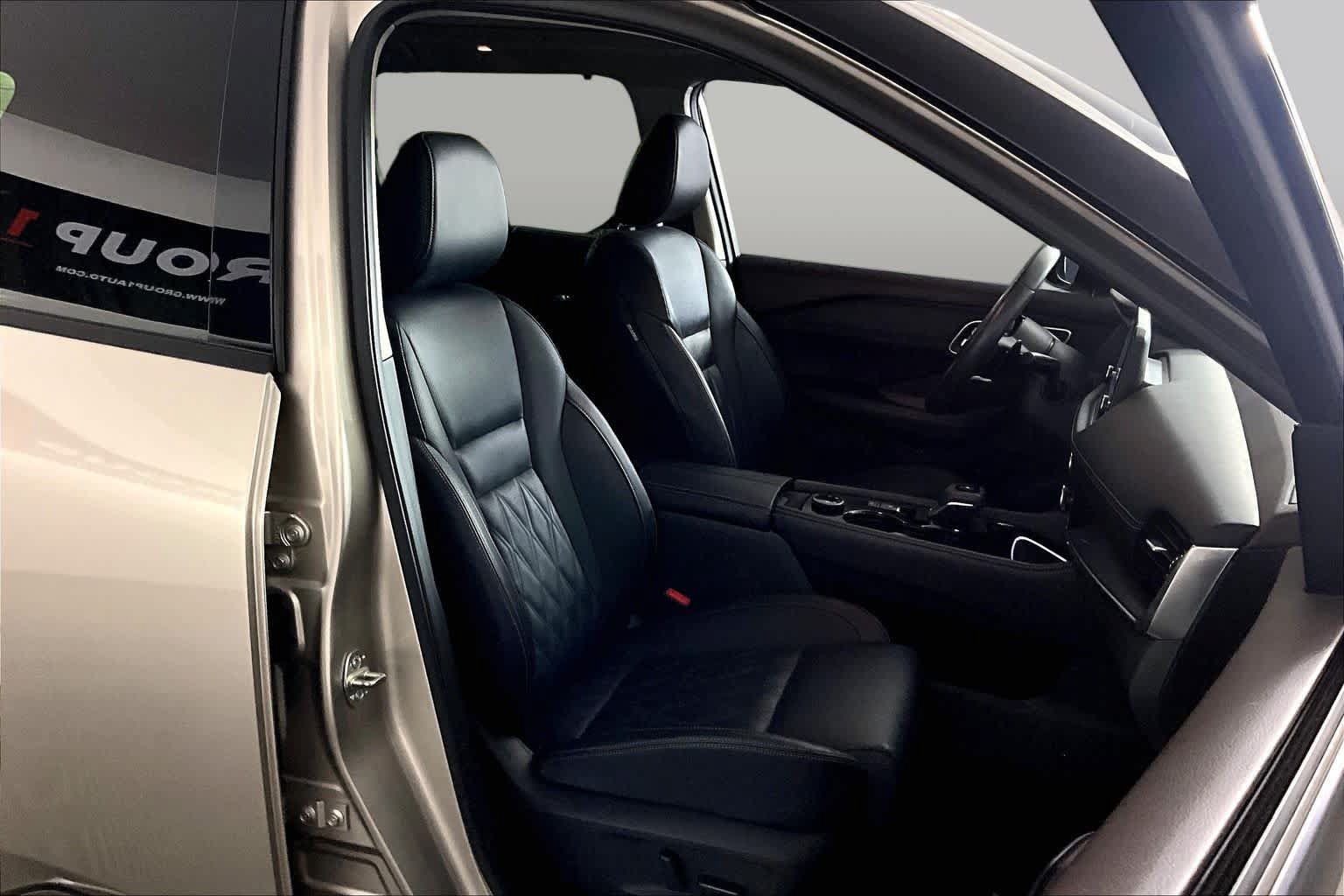 Used 2023 Nissan Rogue Platinum w/ Platinum Premium Package AWD/4WD image 9