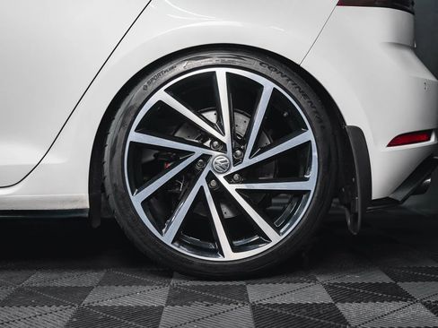 Used 2019 Volkswagen Golf 4-Door image 15